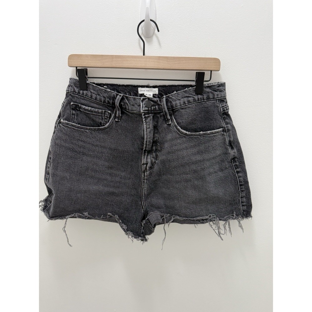Good American Good '90s Step Hem Shorts Women 6/28 Black Distressed Denim 6 28‎